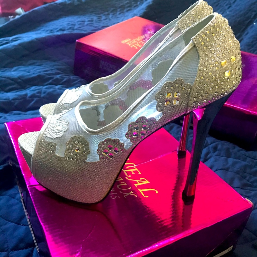 Sparkling stilettos 6”